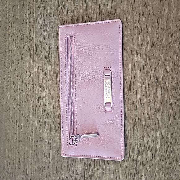 Kenneth Cole Reaction Pink Wallet - Picture 2 of 4